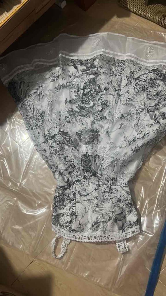 Đầm công chúa Nữ Trắng đen size M 96%. Mua bán Quần áo tại Quận 7 Tp Hồ Chí Minh được đăng bởi Anna Mộc hình 1