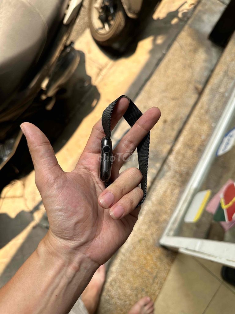 Apple Watch Series 4 44mm GPS Đen. Mua bán Thiết bị đeo thông minh tại Quận Tây Hồ Hà Nội được đăng bởi Nguyễn Văn Lung hình 1