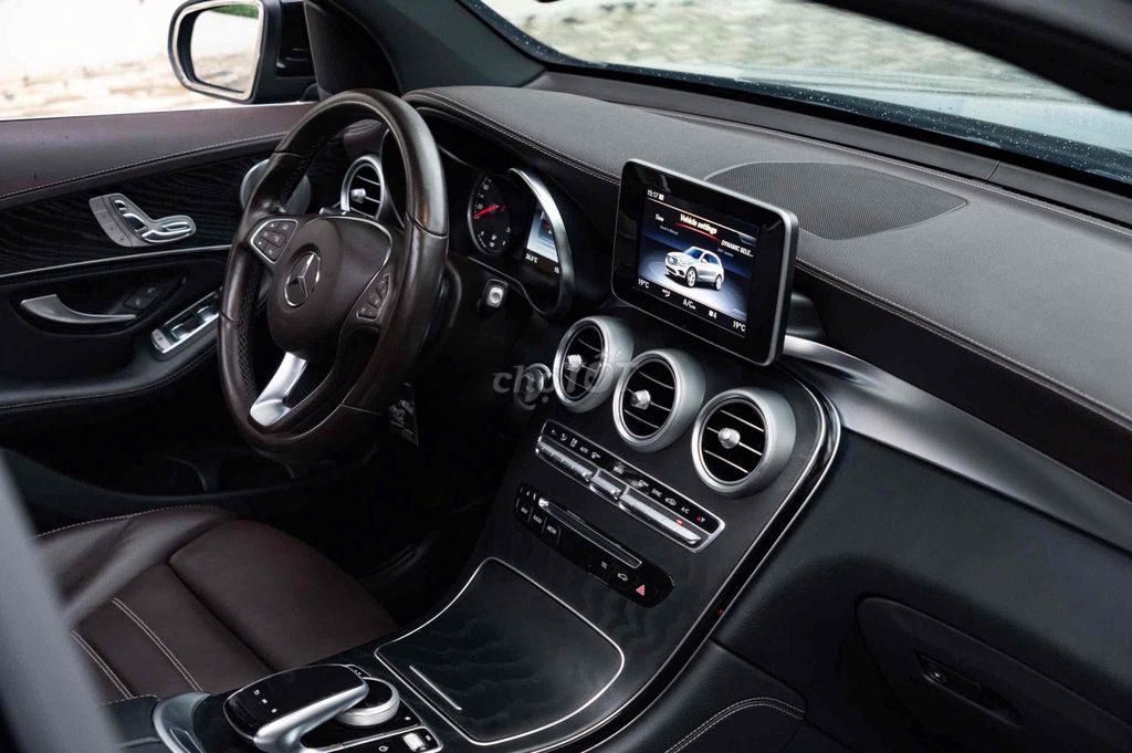Mercedes GLC300 4Matic - Model 2020 - Đen/Nâu. Mua bán Ô tô tại Quận 7 Tp Hồ Chí Minh được đăng bởi Thật Nguyễn LongAnh Auto hình 14