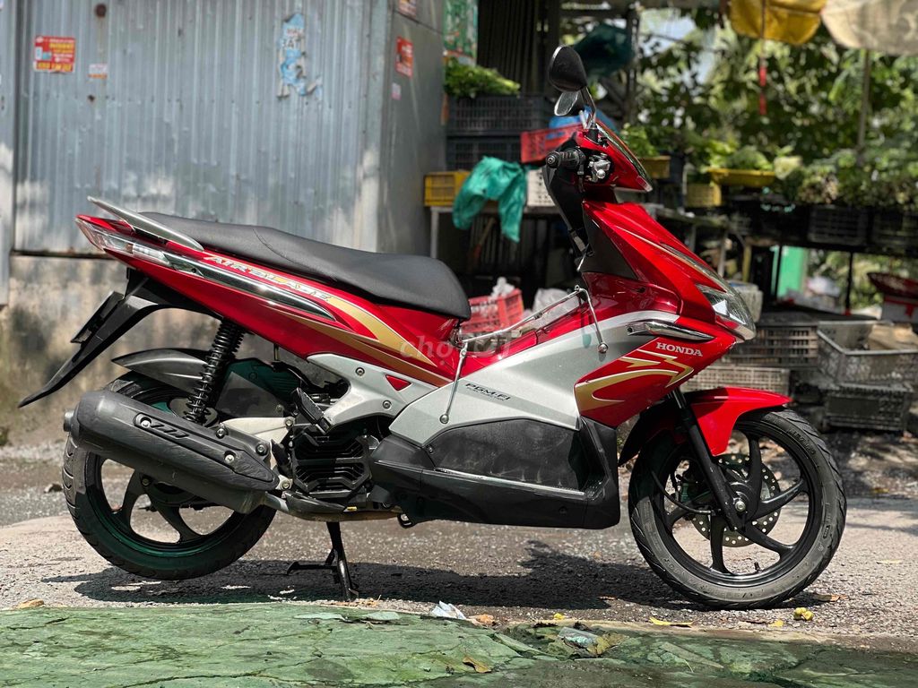 airblade 2011 nẹp xi xe đẹp. Mua bán Xe máy tại Thành phố Long Xuyên An Giang được đăng bởi Quí Đỗ hình 1