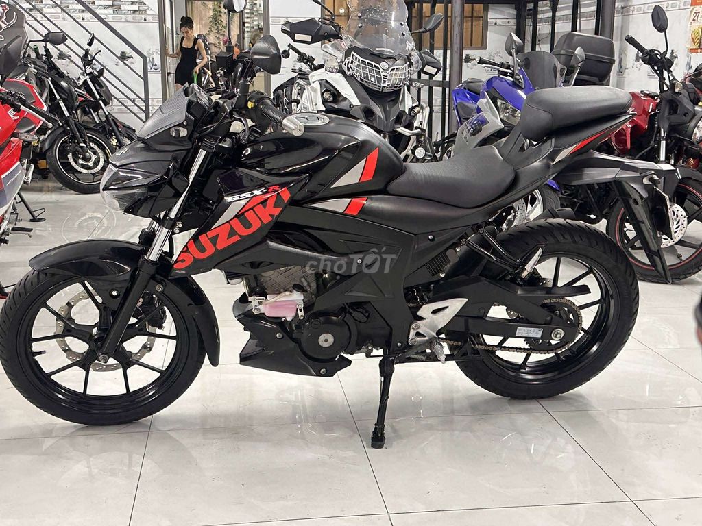 Xe máy Suzuki Gsx S150 màu đen 2017. Mua bán Xe máy tại Huyện Bình Chánh Tp Hồ Chí Minh được đăng bởi Đông Moto Bình chánh  hình 2