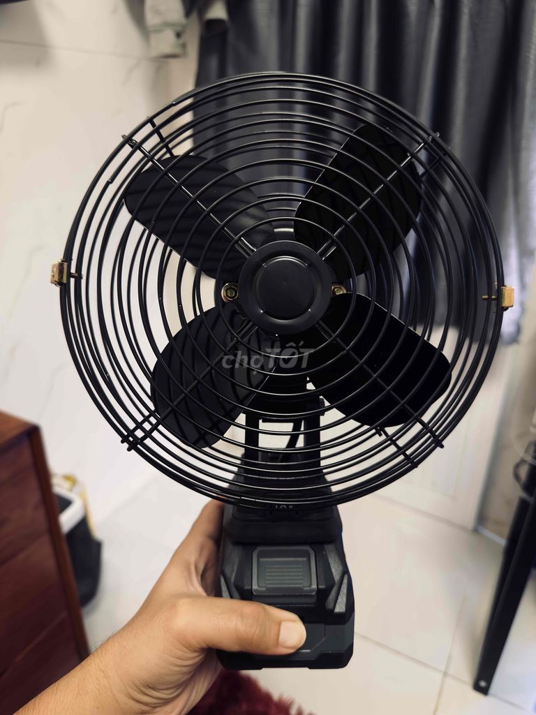 Quạt chân pin phổ thông 21V. Mua bán Quạt tại Thành phố Rạch Giá Kiên Giang được đăng bởi Năng lượng mặt trời Rạch Giá hình 1