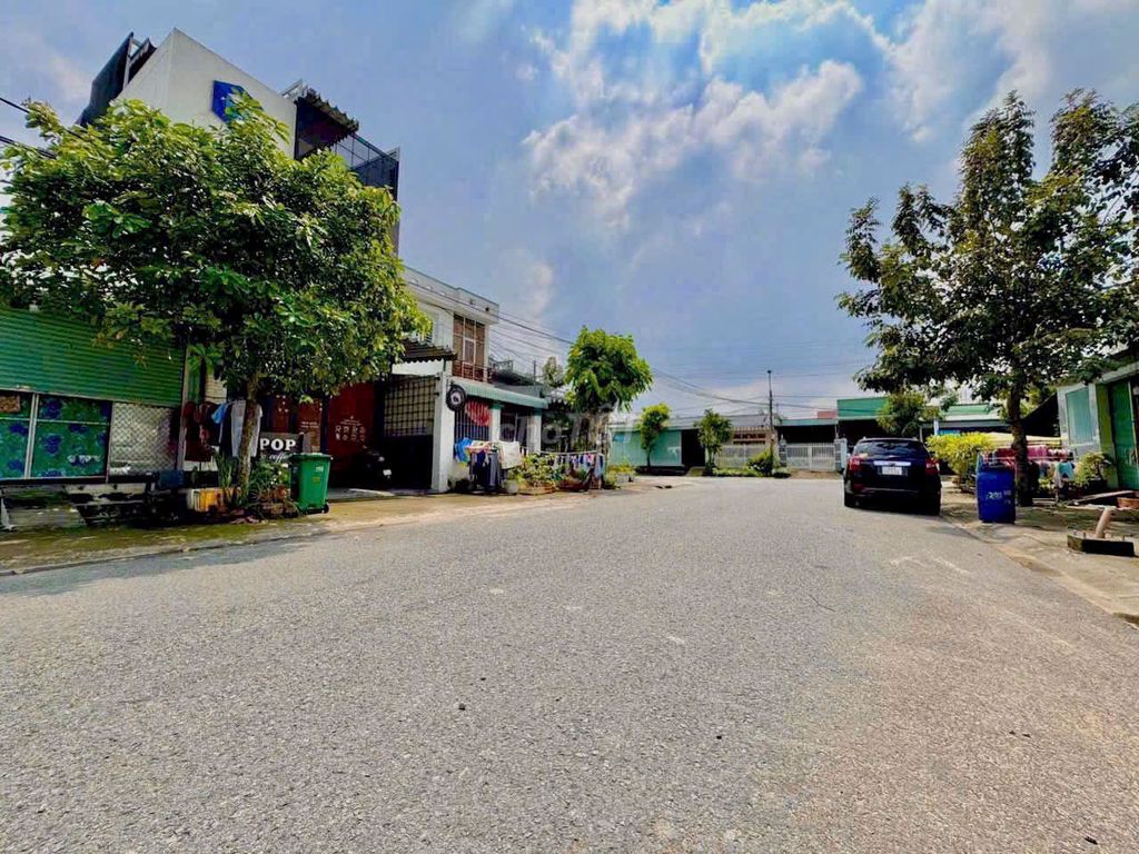 Bán đất 150m2 full thổ cư, hướng ĐN, gần CV Phú Mỹ, Bình Dương