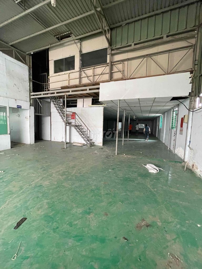 𝐂𝐇𝐎 𝐓𝐇𝐔𝐄̂ 𝐊𝐇𝐎 Bình Chánh, 1100m2, trần thạch cáo nền eroxy