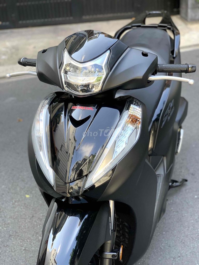 Sh300 đen sporty nhập Ý máy móc nguyên rin êm đẹp. Mua bán Xe máy tại Quận Phú Nhuận Tp Hồ Chí Minh được đăng bởi Cungsport hình 3
