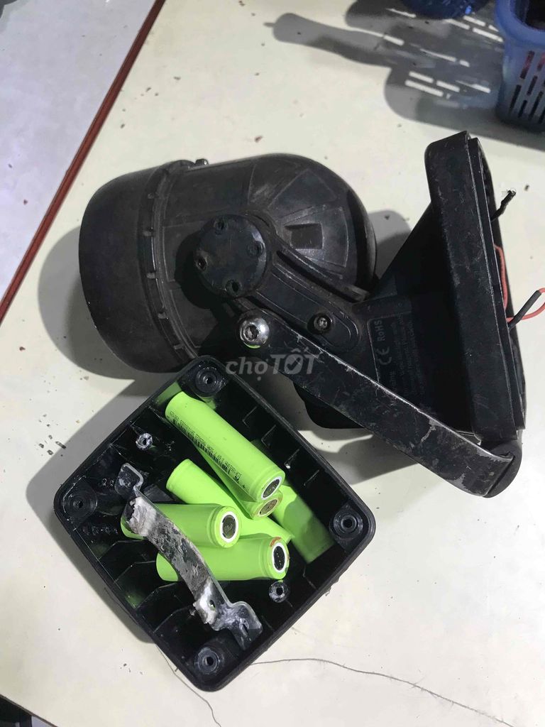Đèn LED xách tay Nhựa ABS Đen GERMANY. Mua bán Đèn tại Quận 5 Tp Hồ Chí Minh được đăng bởi LÂM CHỢ LỚN hình 1