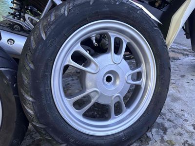 Mâm scoopy 2022 zin Sơn lại mới. Mua bán Phụ tùng xe tại Huyện Bình Tân Vĩnh Long được đăng bởi Bột
