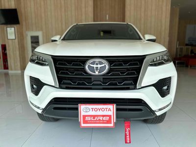 Toyota Fortuner 2022 dầu sàn 7c giảm Tiền.30 tr PK