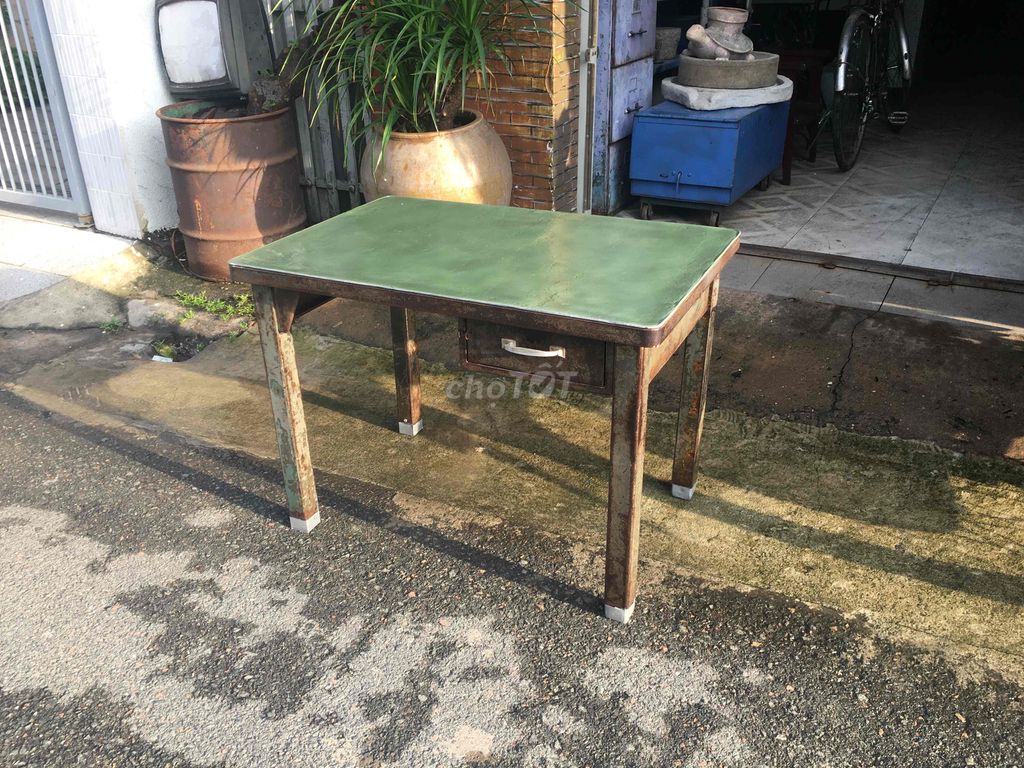 Bàn Sắt Mỹ xưa size nhỏ