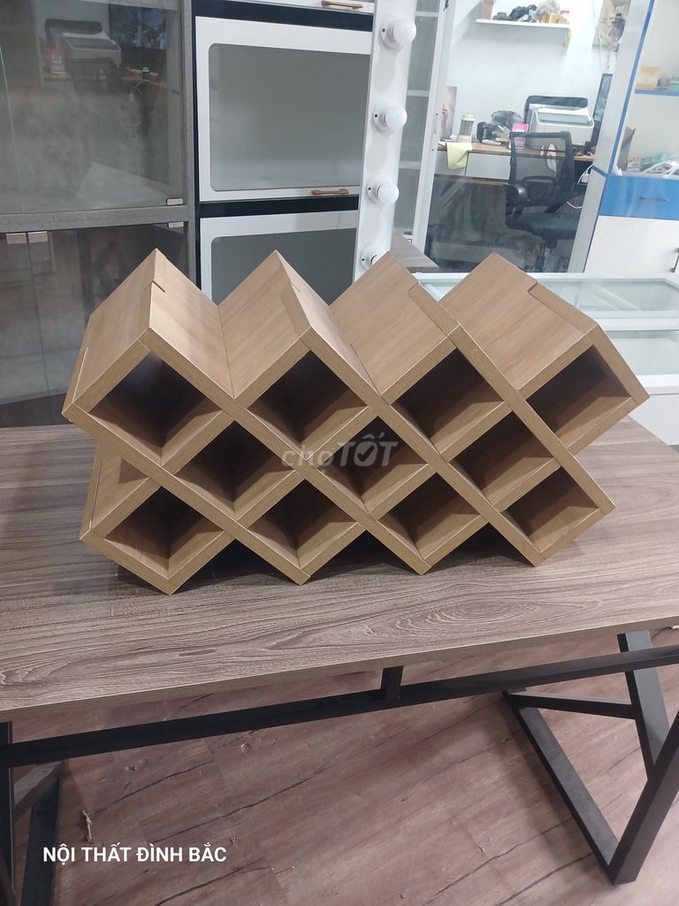 Kệ rượu gỗ nâu 11 ô. Mua bán Tủ, kệ gia đình tại Quận Tân Bình Tp Hồ Chí Minh được đăng bởi NỘI THẤT ĐÌNH BẮC hình 1
