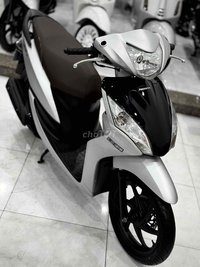 Honda Vision 2014 màu Bạc. Mua bán Xe máy tại Thị xã Phú Mỹ Bà Rịa - Vũng Tàu được đăng bởi Cửa Hàng Xe Máy Phú Mỹ hình 1