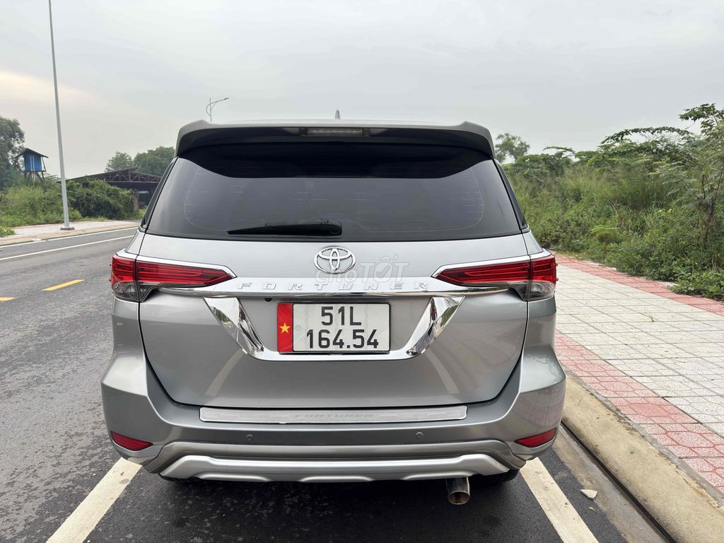 Toyota Fortuner 2017 2.7V 4x2 - 50 km. Mua bán Ô tô tại Quận 12 Tp Hồ Chí Minh được đăng bởi Nguyen van nhut hình 4