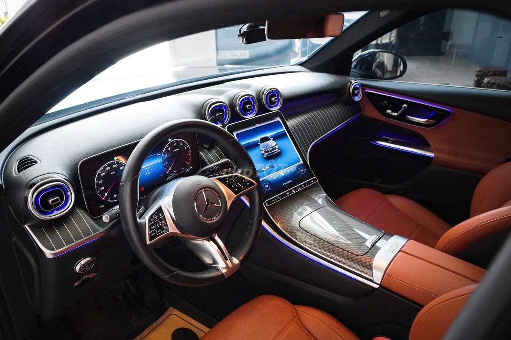 Mercedes-Benz GLC 200 4MATIC 2024 в отличном состоянии