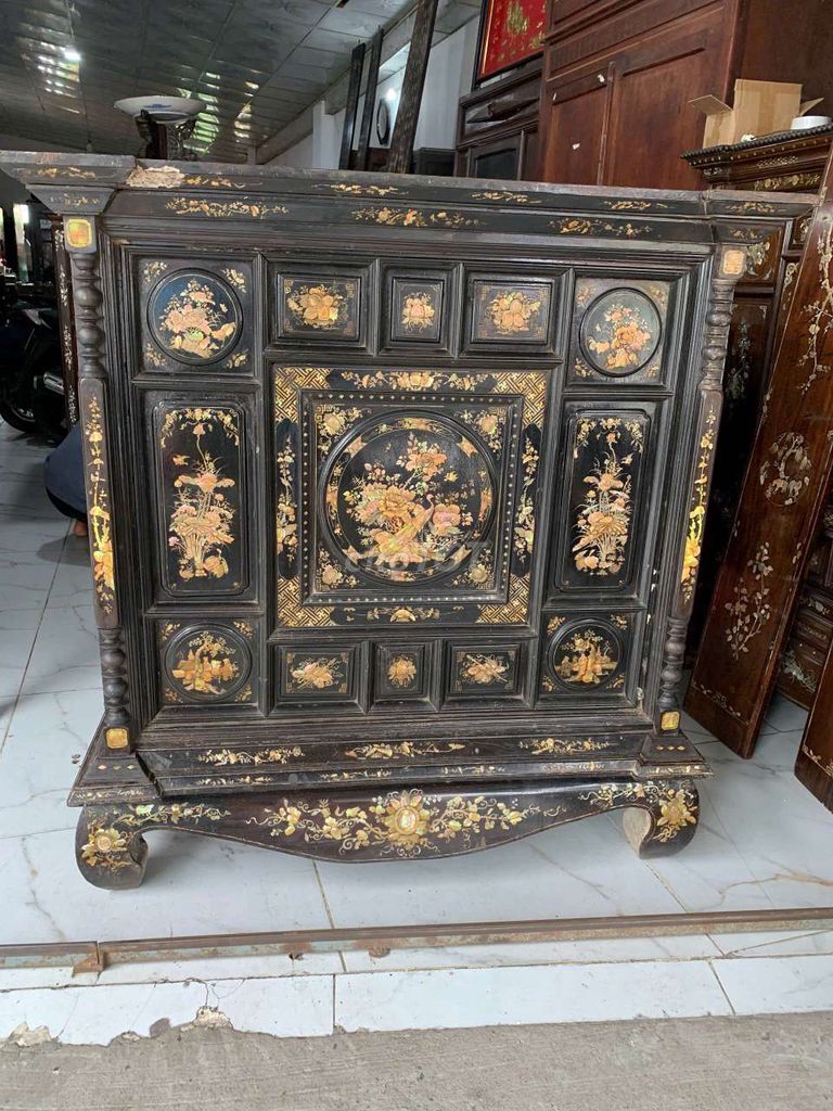 Tủ cổ Gỗ Đen hơn 100 năm. Mua bán Tủ, kệ gia đình tại Thành phố Sa Đéc Đồng Tháp được đăng bởi Phương  hình 1