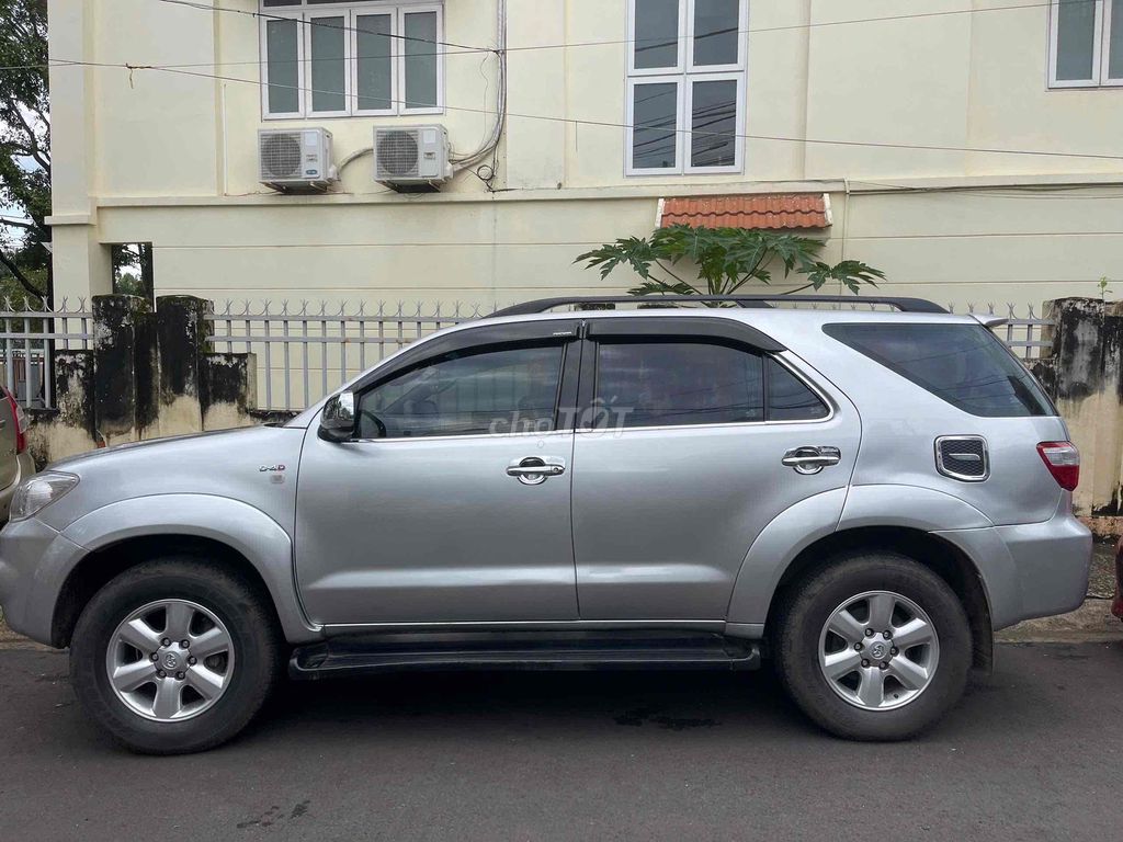 Toyota Fortuner 2010 2.5G - 180000 km. Mua bán Ô tô tại Thành phố Buôn Ma Thuột Đắk Lắk được đăng bởi Anh Quốc hình 4