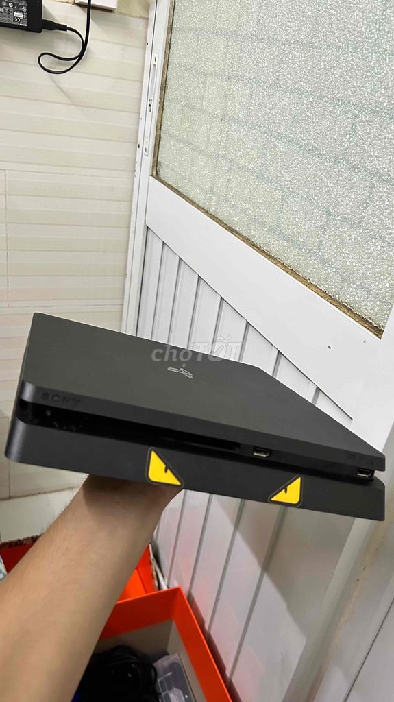 Máy chơi game Sony PS4 Slim 1TB Đen Đã sử dụng. Mua bán Thiết bị chơi game tại Quận Bình Thạnh Tp Hồ Chí Minh được đăng bởi Khoa Anh hình 1