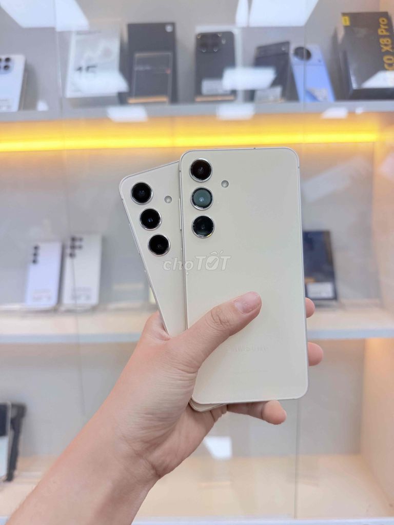 SAMSUNG S24 5G 2Sim - 8/256G-MÀU GOLD-Cực Đẹp. Mua bán Điện thoại tại Thành phố Biên Hòa Đồng Nai được đăng bởi Mobile Di Động Biên Hoà hình 1