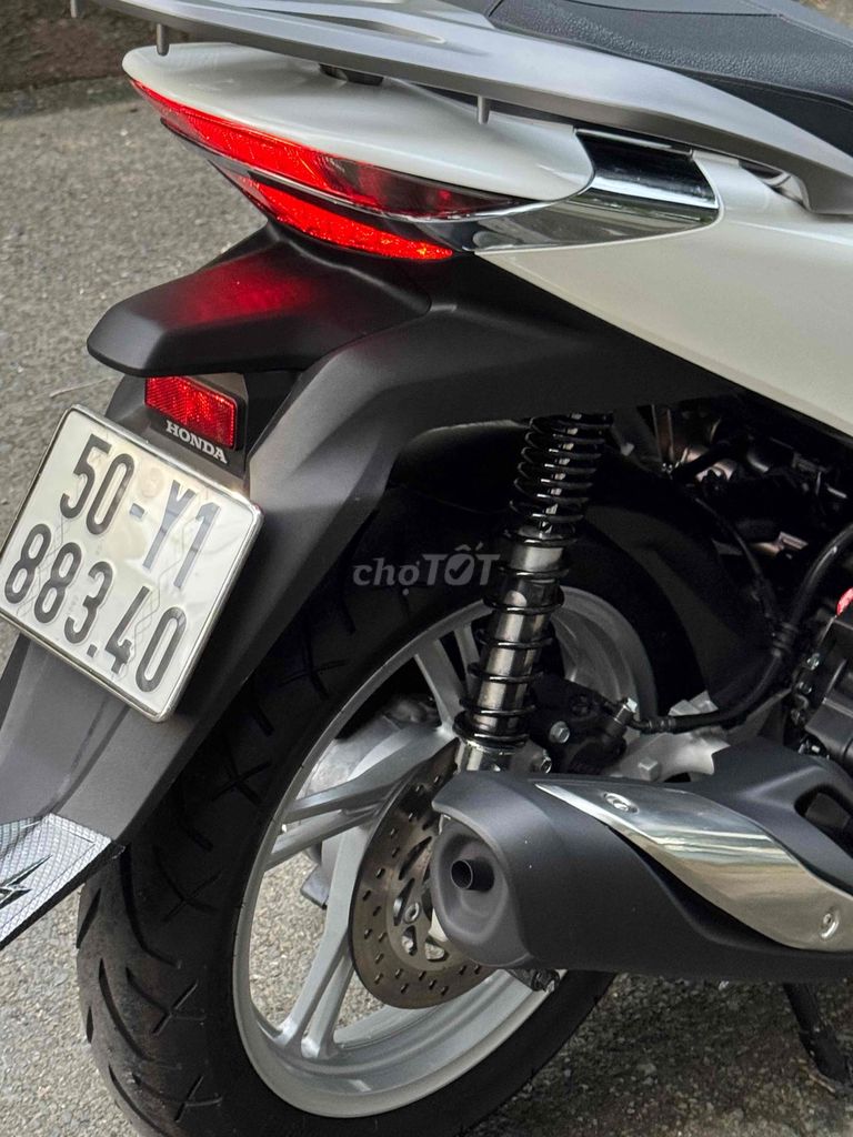 Honda SH 125i Trắng 500km như xe new. Mua bán Xe máy tại Quận Gò Vấp Tp Hồ Chí Minh được đăng bởi CHXM 86 chuyên bán xe trả góp hình 10