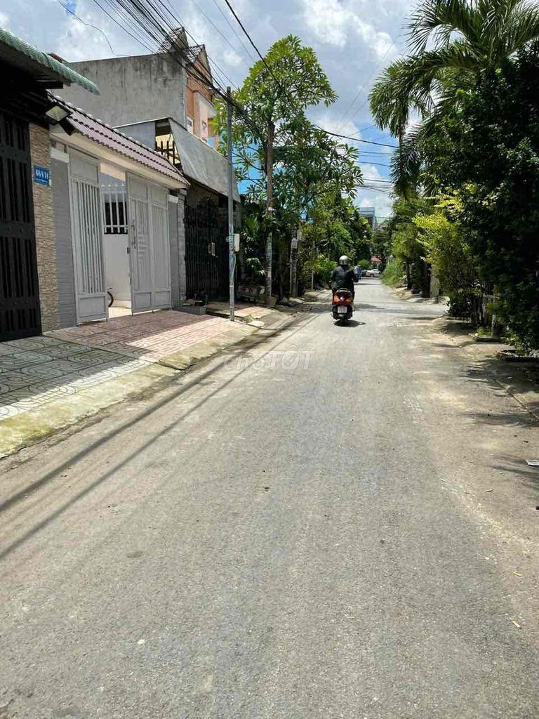 CẦN BÁN GẤP NHÀ TAM HIỆP ĐƯỜNG TRƯỚC NHÀ 2 XE HƠI NÉ NHAU