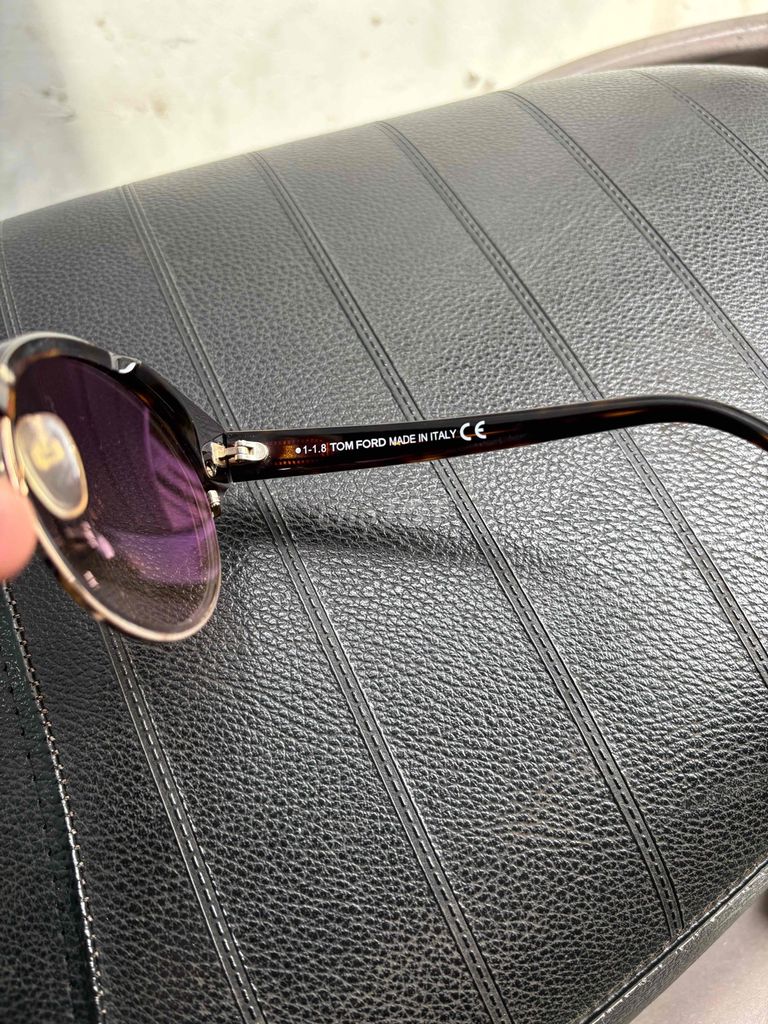 kính Tomford TF608 thay mắt cận