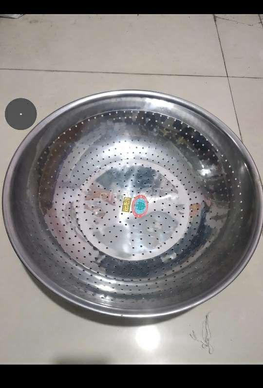 Dư chiếc Rá inox dùng trong bếp ăn côngnghiệp 100%