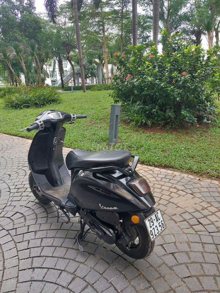 Bán xe Piagio Vespa  mầu đen chính chủ. Mua bán Xe máy tại Quận Hai Bà Trưng Hà Nội được đăng bởi Nguyễn Thu Thảo hình 4