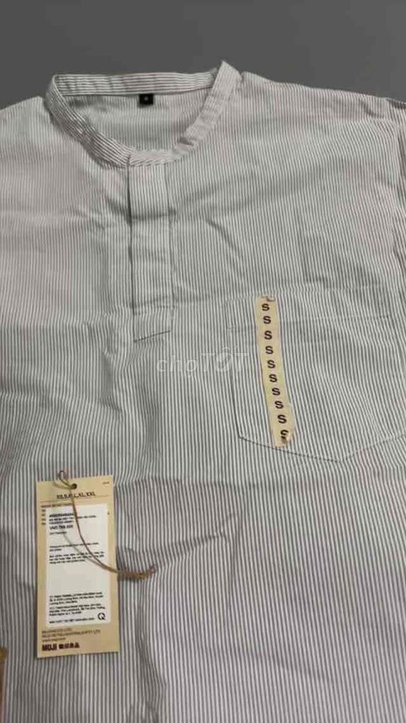 Áo sơ mi MUJI cotton, màu xám trắng chưa mặc bao h. Mua bán Quần áo tại Quận 7 Tp Hồ Chí Minh được đăng bởi Amy hình 2