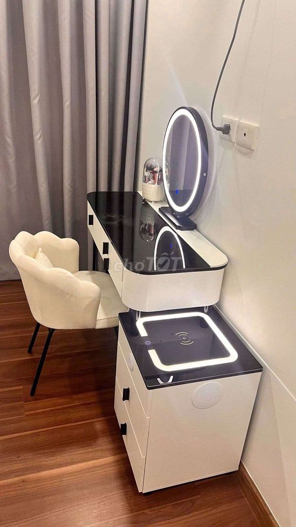 Bàn trang điểm nhập khẩu. Mua bán Bàn ghế tại Quận Cẩm Lệ Đà Nẵng được đăng bởi Tuyết Hee hình 1