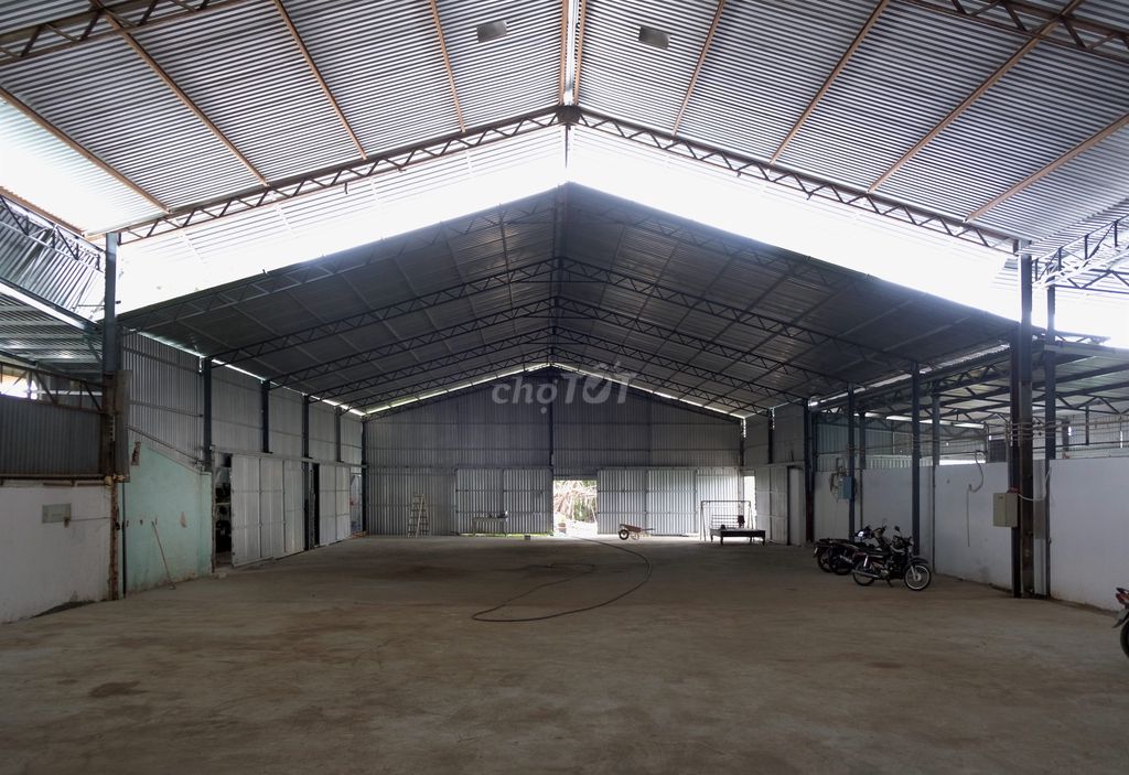 Mặt bằng nhà xưởng tổng 580m2 đường Phạm Hữu Lầu, Quận 7