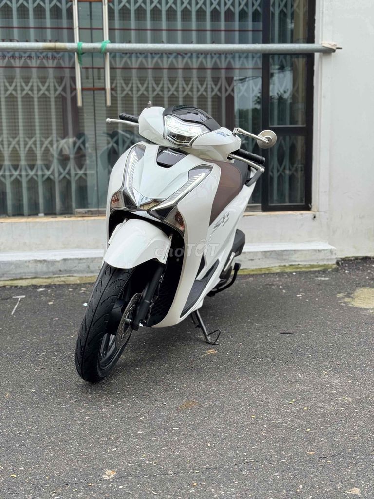 Honda SH 125 Trắng Máy rin. Mua bán Xe máy tại Quận Ngũ Hành Sơn Đà Nẵng được đăng bởi Nguyễn Phước Vĩnh hình 2
