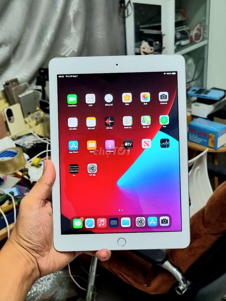 Apple iPad (Gen 6) Bạc Máy tính bảng. Mua bán Máy tính bảng tại Quận Hải Châu Đà Nẵng được đăng bởi Lộc Roy hình 1