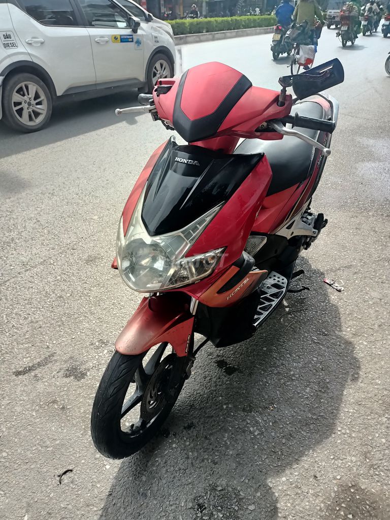 Honda Air Blade Đỏ. Mua bán Xe máy tại Quận Kiến An Hải Phòng được đăng bởi minh lan hình 4