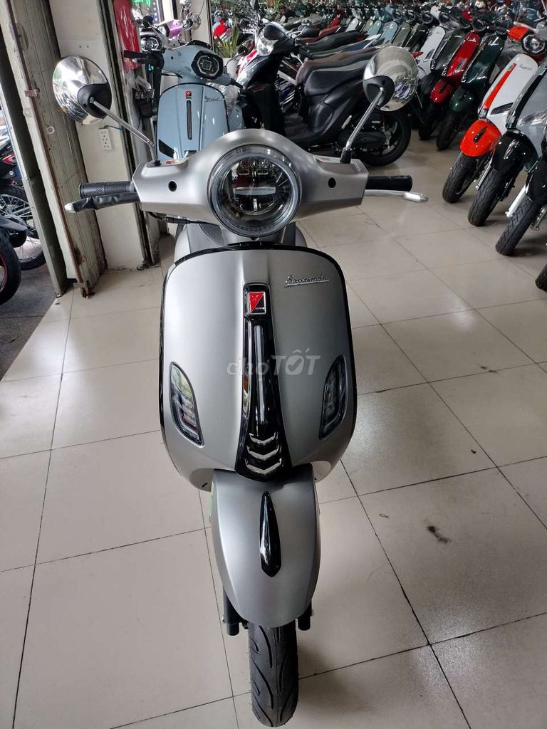 vespa 50cc victoria mơi bao hanh 3năm