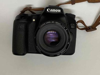 Canon 70D kèm Lens 50mm, tripod