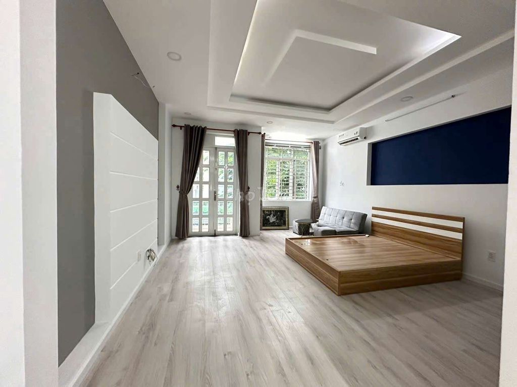 Дом на первой линии улицы 9м, двор для авто, Хиеп Бинь, Ван Phuc City