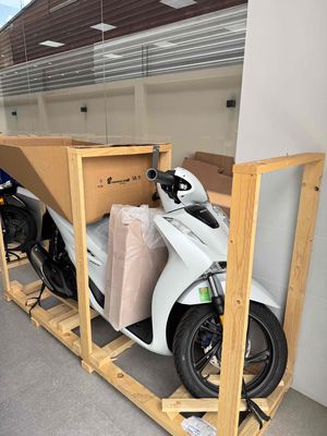 SH150 nhập Ý Mới 100% Trắng Giá alo