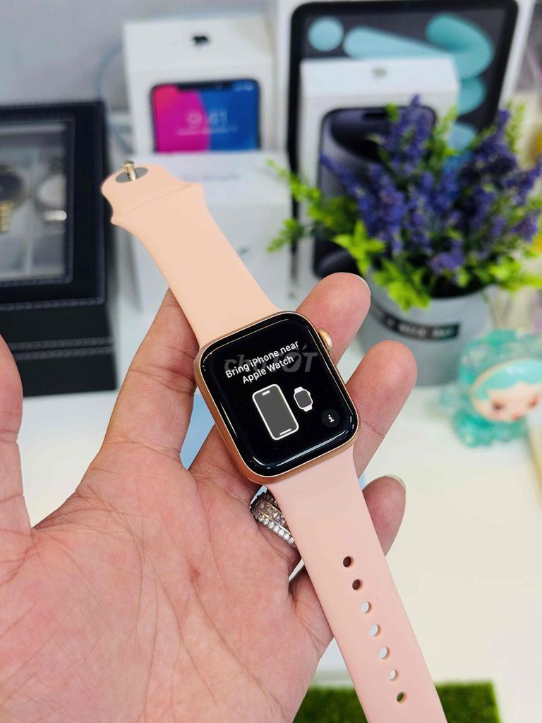 Apple Watch S4 hồng LTE zin đẹp