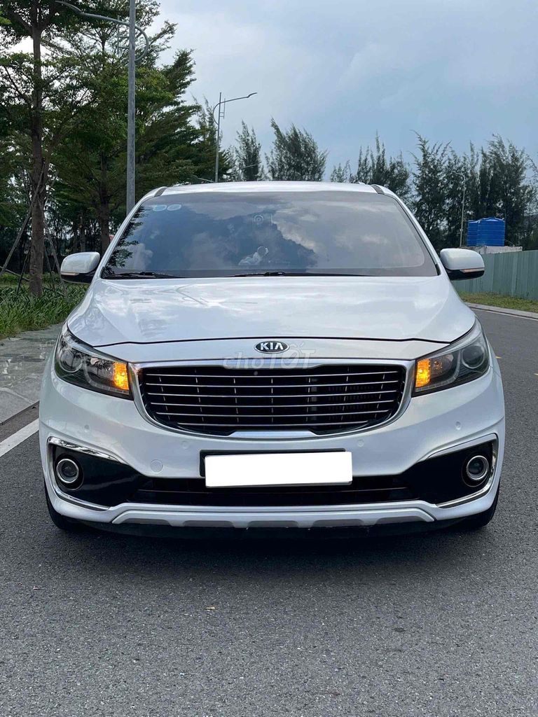 Kia Carnival 2015 - 11000 km