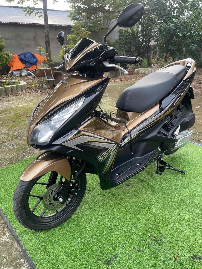 Honda Air Blade 2014 Vàng đồng 15.000km. Mua bán Xe máy tại Thị xã Phú Mỹ Bà Rịa - Vũng Tàu được đăng bởi Lê  Thanh Hải  hình 3