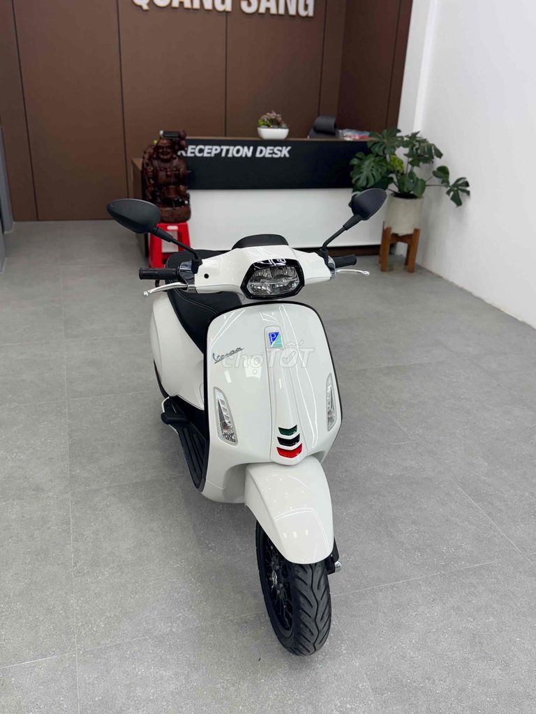 VespaSprint 125Abs 2021 Trắng rin đẹp chuẩn lướt. Mua bán Xe máy tại Quận Cái Răng Cần Thơ được đăng bởi Cửa Hàng Xe Máy Quang Sang hình 3