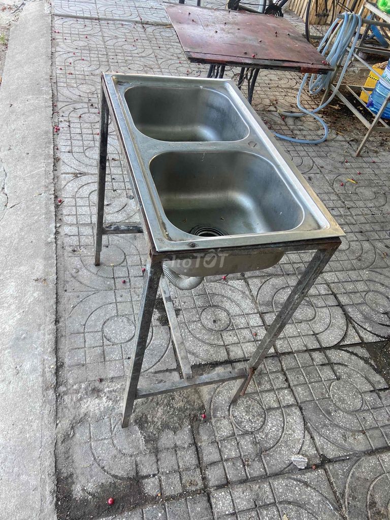 Bồn rửa chén Kim loại Bạc còn sử dụng tốt. Mua bán Dụng cụ nhà bếp tại Quận Liên Chiểu Đà Nẵng được đăng bởi Lê ngoc hình 1