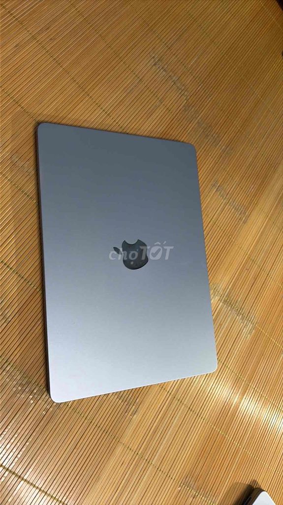 Apple Macbook Air M2 13 inch 8GB/256GB. Mua bán Laptop tại Thành phố Thủ Dầu Một Bình Dương được đăng bởi Phạm Bảo Ngọc hình 1