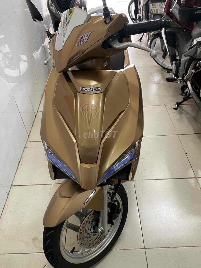 Honda Air Blade Fi 125 куб. см, 2017 г., бронзовое золото