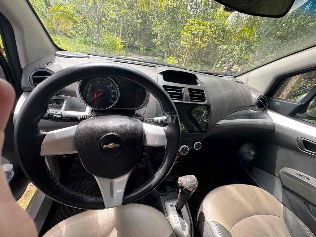 Автомобиль Chevrolet Spark LTZ 2015 автомат, семейный