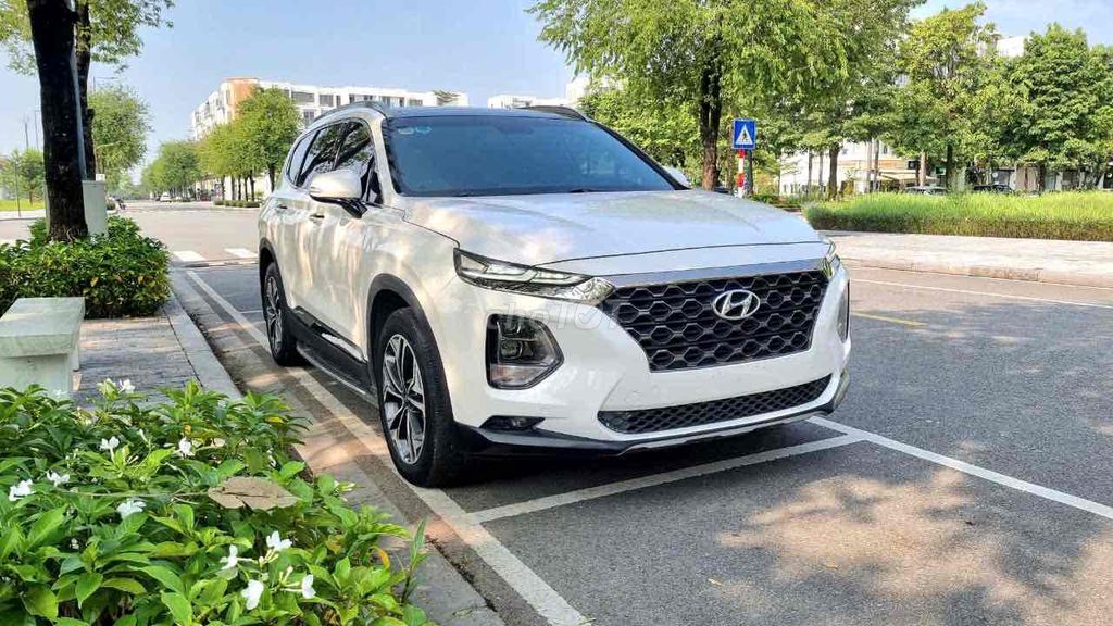 Hyundai Santa Fe 2019 2.4L  AT 4 WD PREMIUM