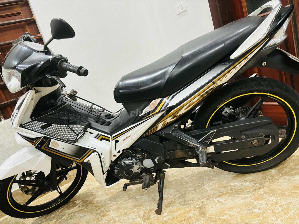 Xe Exciter màu trắng đen. Mua bán Xe máy tại Quận 3 Tp Hồ Chí Minh được đăng bởi Nguyen Quan hình 1