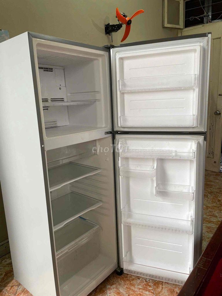 Tủ lạnh Toshiba Hai cửa Bạc. Mua bán Tủ lạnh tại Quận Hoàn Kiếm Hà Nội được đăng bởi Anh Doan hình 1