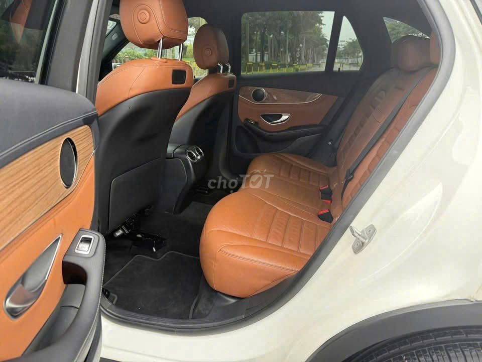 Mercedes GLC250 4Matic 2017 Trắng. Mua bán Ô tô tại Quận Thanh Xuân Hà Nội được đăng bởi Nguyễn Tuấn Hoàng hình 3
