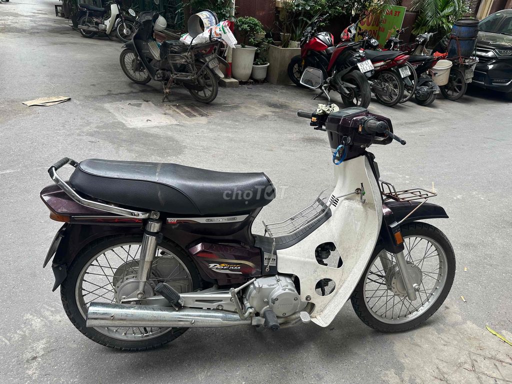 Honda Dream 50cc, белая и бордовая