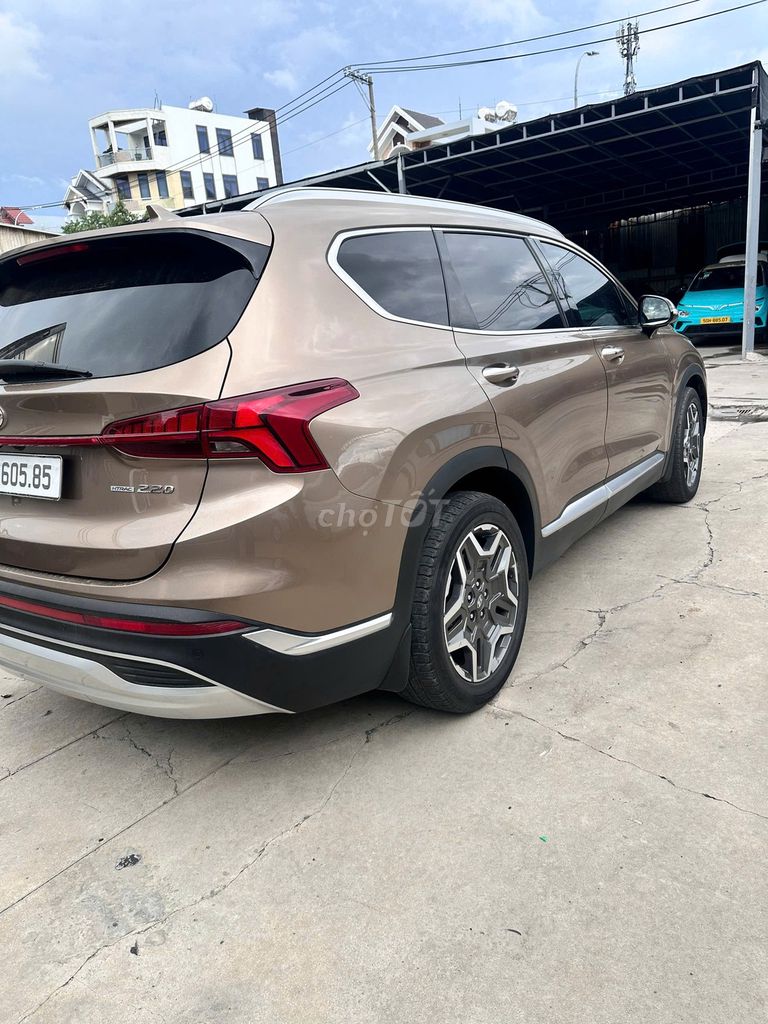 Hyundai Santafe 2021 2.2D премиум-класса из песочного золота